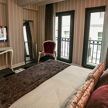 Lucis Pera Istanbul