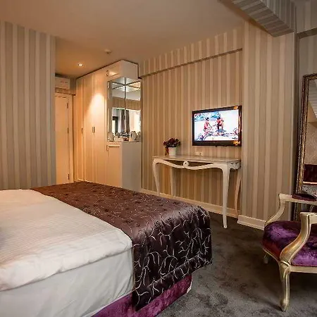 Lucis Pera Hotel