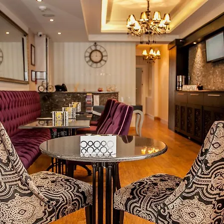 Lucis Pera Hotel 4*