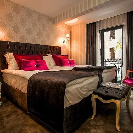 Lucis Pera Hotel 4*