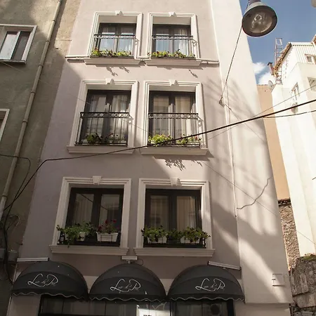 Lucis Pera Hotel 4*