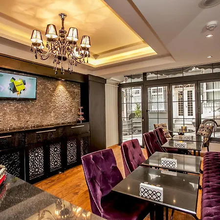 Lucis Pera Hotel 4*