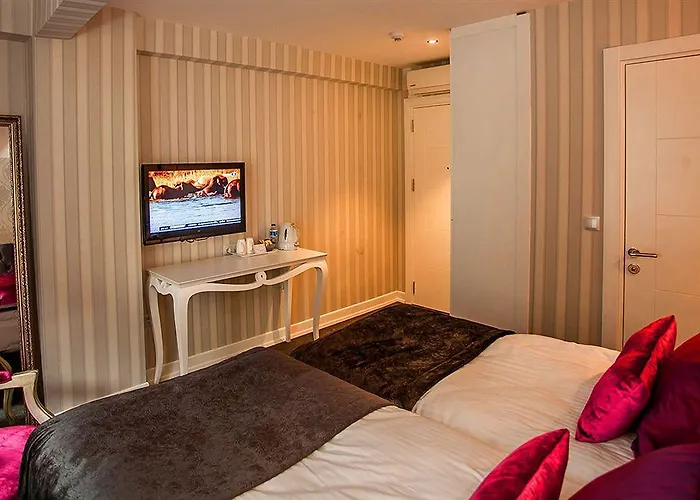 Hotel Luce Di Pera 3*