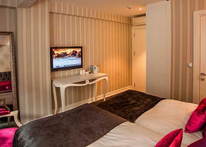 Hotel Luce Di Pera 3*